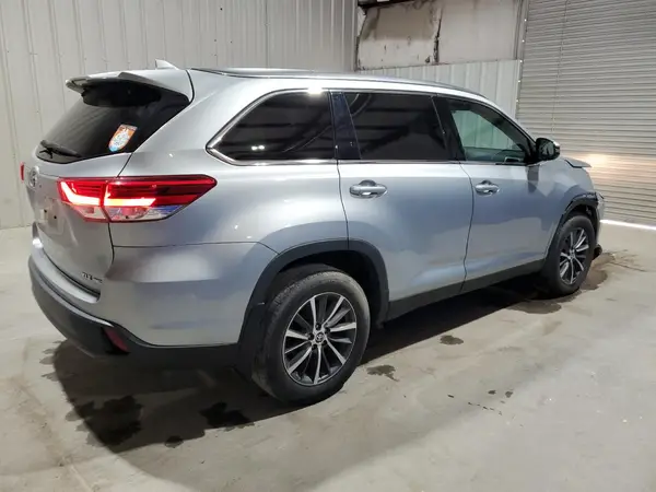 5TDJZRFH0KS628183 2019 TOYOTA HIGHLANDER - Image 2