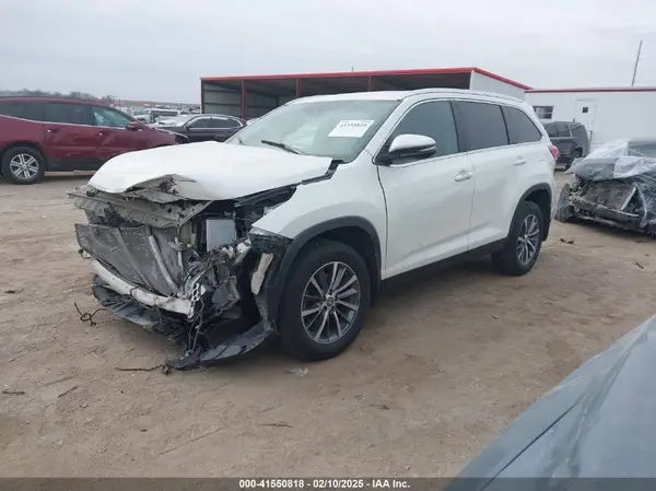 5TDJZRFH0KS628474 2019 TOYOTA HIGHLANDER - Image 2