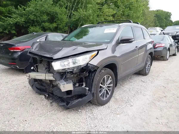 5TDJZRFH0KS628801 2019 TOYOTA HIGHLANDER - Image 2