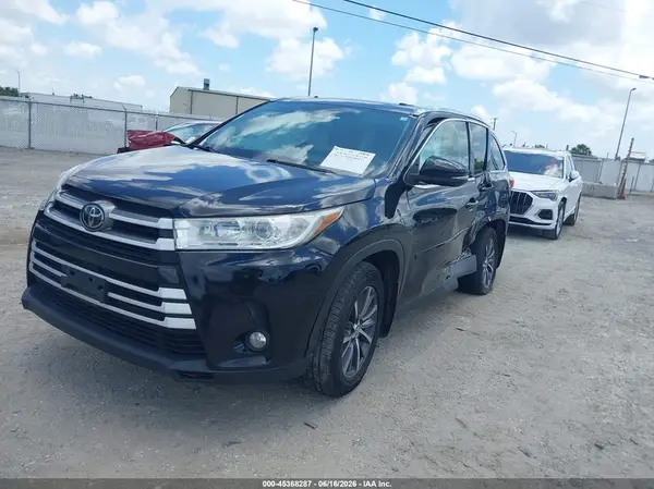 5TDJZRFH0KS702735 2019 TOYOTA HIGHLANDER - Image 2