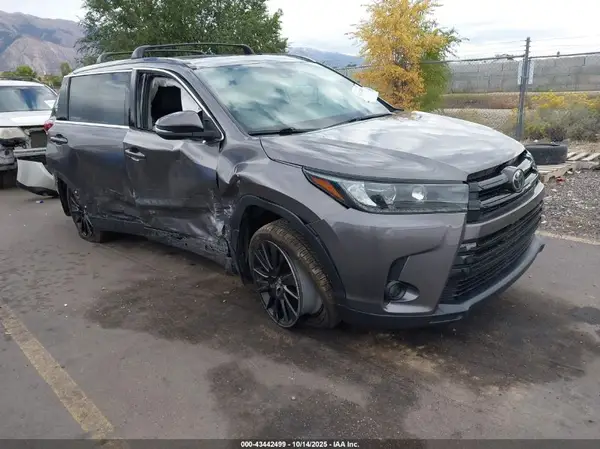 5TDJZRFH0KS705182 2019 TOYOTA HIGHLANDER - Image 1