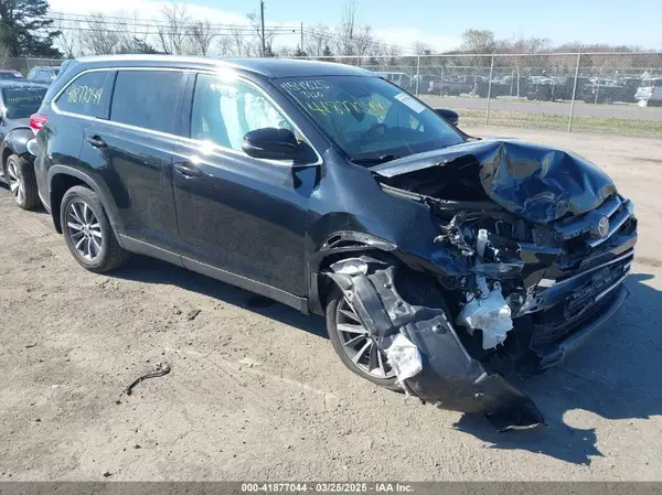 5TDJZRFH0KS711578 2019 TOYOTA HIGHLANDER - Image 1