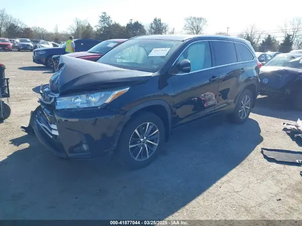 5TDJZRFH0KS711578 2019 TOYOTA HIGHLANDER - Image 2