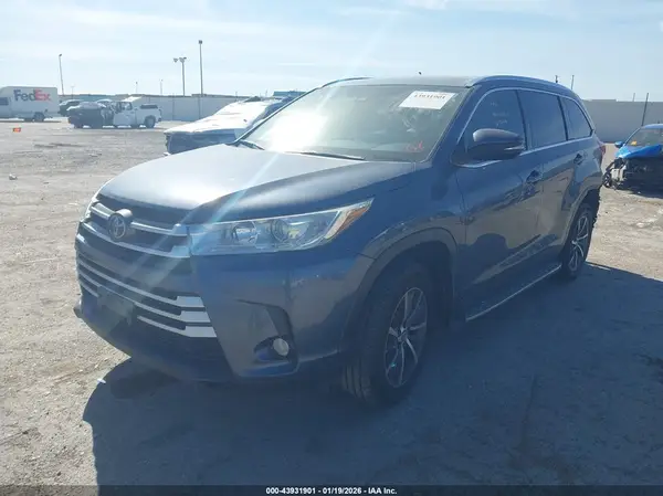 5TDJZRFH0KS716909 2019 TOYOTA HIGHLANDER - Image 2