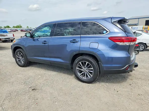 5TDJZRFH0KS718112 2019 TOYOTA HIGHLANDER - Image 2
