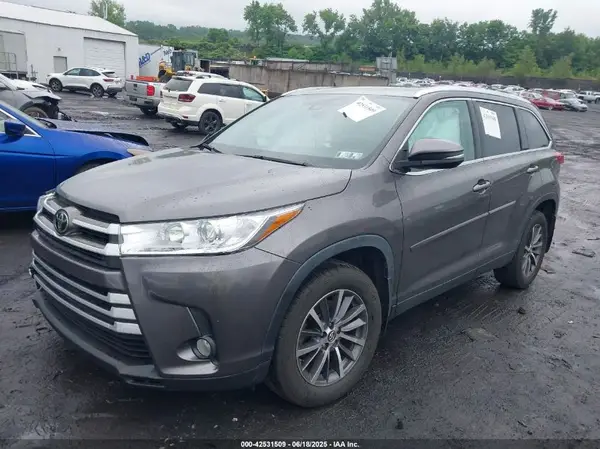 5TDJZRFH0KS722418 2019 TOYOTA HIGHLANDER - Image 2