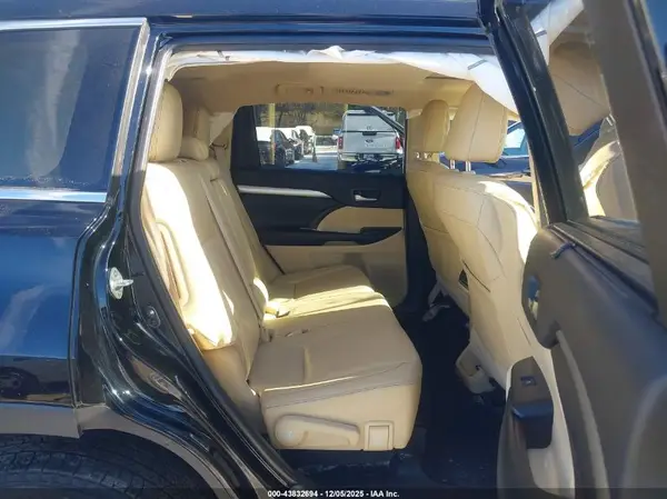 5TDJZRFH0KS723004 2019 TOYOTA HIGHLANDER - Image 8