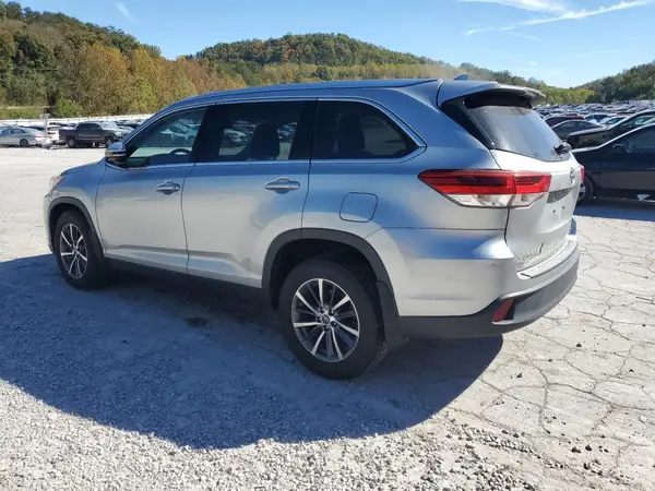 5TDJZRFH0KS725500 2019 TOYOTA HIGHLANDER - Image 2
