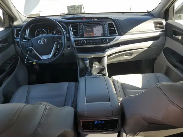 5TDJZRFH0KS725500 2019 TOYOTA HIGHLANDER - Image 8