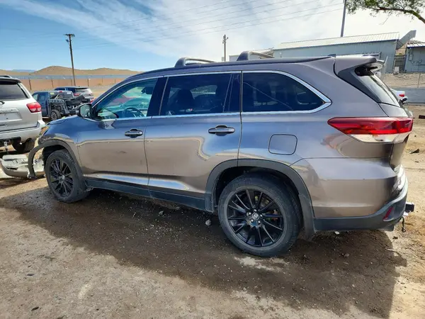 5TDJZRFH0KS727540 2019 TOYOTA HIGHLANDER - Image 2