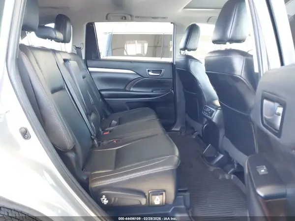 5TDJZRFH0KS732964 2019 TOYOTA HIGHLANDER - Image 8