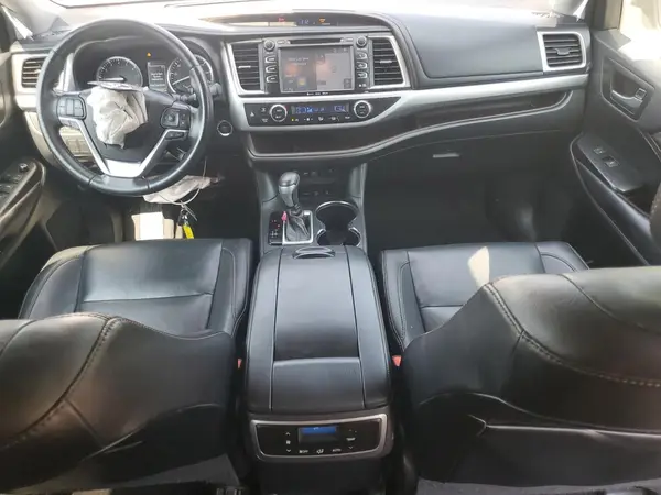 5TDJZRFH0KS740479 2019 TOYOTA HIGHLANDER - Image 8
