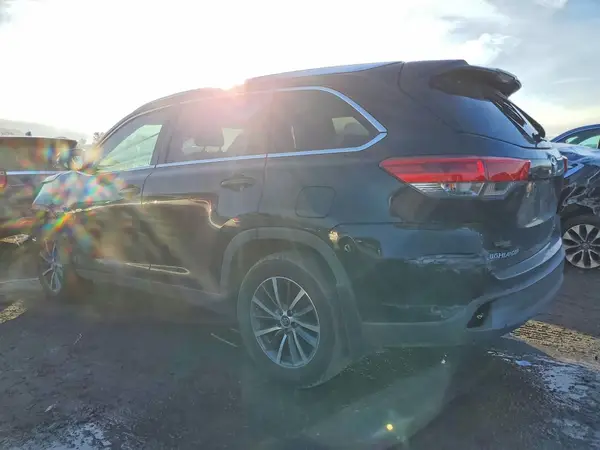5TDJZRFH0KS918892 2019 TOYOTA HIGHLANDER - Image 2