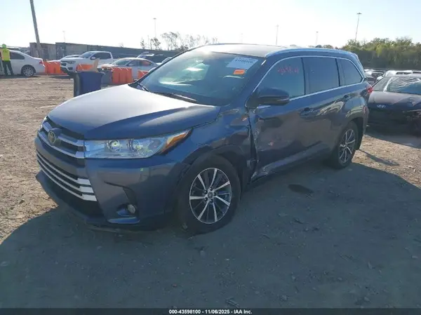 5TDJZRFH0KS919962 2019 TOYOTA HIGHLANDER - Image 2