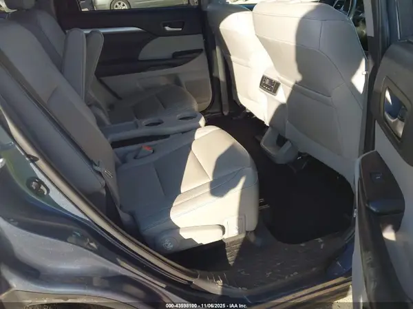 5TDJZRFH0KS919962 2019 TOYOTA HIGHLANDER - Image 8