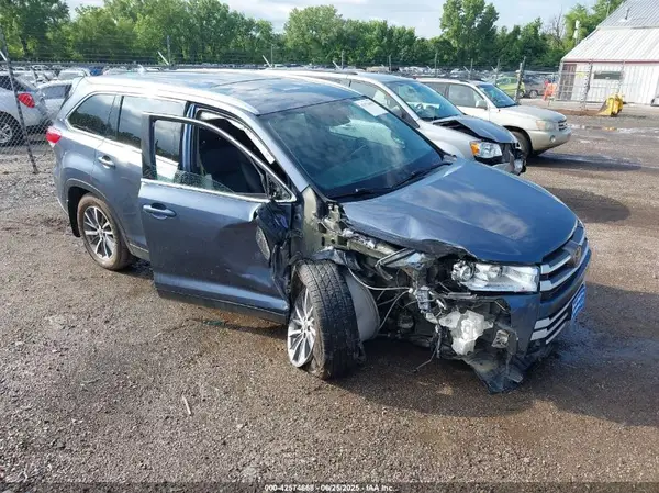 5TDJZRFH0KS926278 2019 TOYOTA HIGHLANDER - Image 1