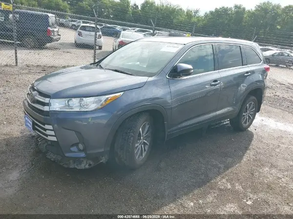 5TDJZRFH0KS926278 2019 TOYOTA HIGHLANDER - Image 2