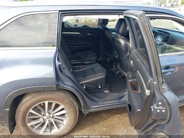 5TDJZRFH0KS926278 2019 TOYOTA HIGHLANDER - Image 8