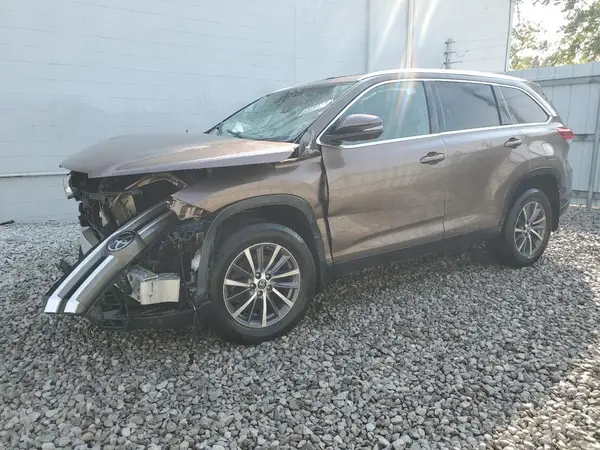 5TDJZRFH0KS928712 2019 TOYOTA HIGHLANDER - Image 1