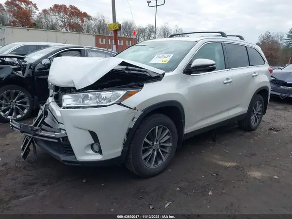5TDJZRFH0KS938060 2019 TOYOTA HIGHLANDER - Image 2