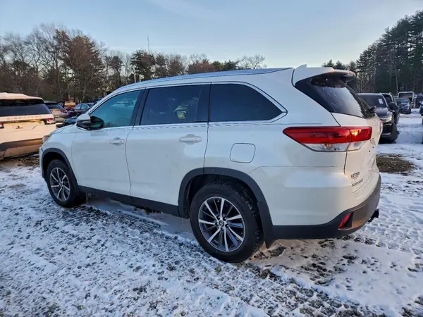 5TDJZRFH0KS940486 2019 TOYOTA HIGHLANDER - Image 2