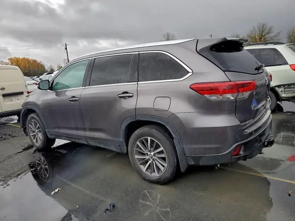 5TDJZRFH0KS943792 2019 TOYOTA HIGHLANDER - Image 2