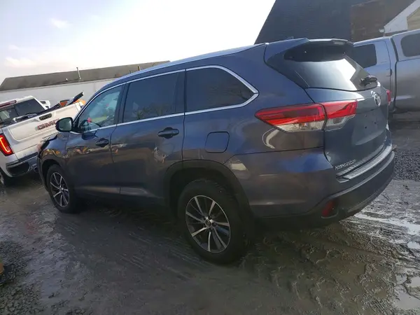 5TDJZRFH0KS945736 2019 TOYOTA HIGHLANDER - Image 2
