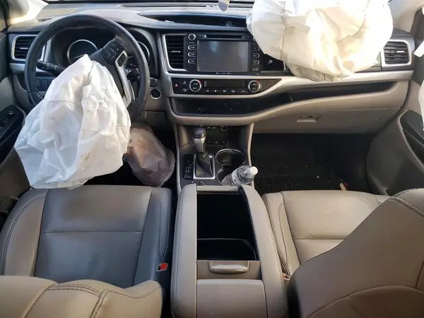 5TDJZRFH0KS945736 2019 TOYOTA HIGHLANDER - Image 8
