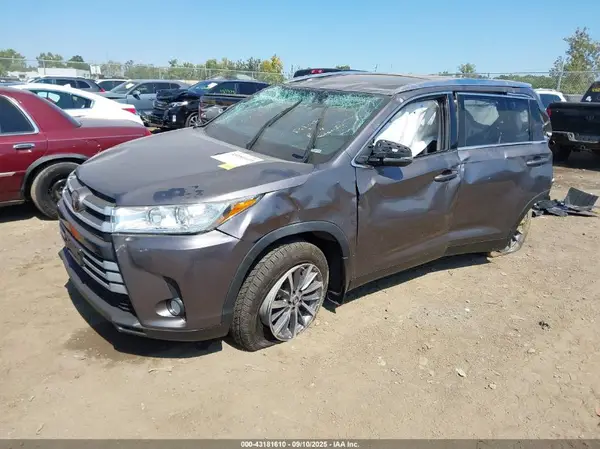 5TDJZRFH0KS955098 2019 TOYOTA HIGHLANDER - Image 2