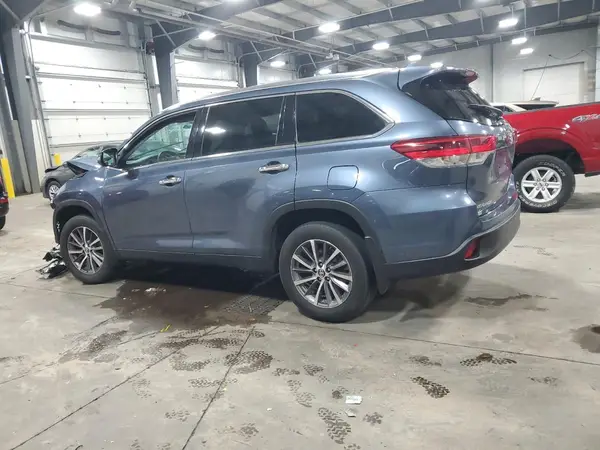 5TDJZRFH0KS957269 2019 TOYOTA HIGHLANDER - Image 2