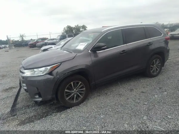 5TDJZRFH0KS959376 2019 TOYOTA HIGHLANDER - Image 2