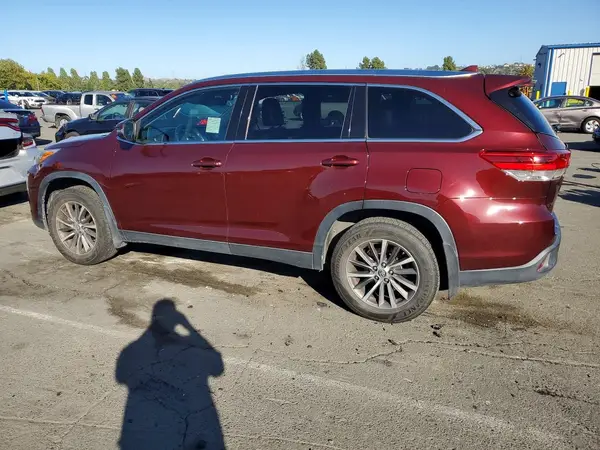 5TDJZRFH0KS970149 2019 TOYOTA HIGHLANDER - Image 2