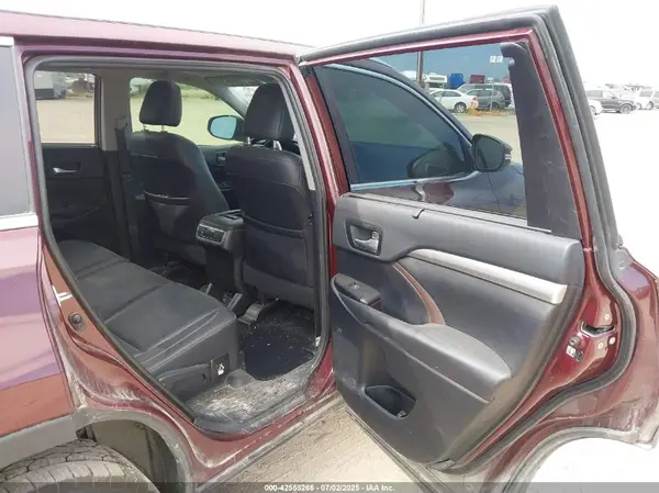 5TDJZRFH0KS976582 2019 TOYOTA HIGHLANDER - Image 8