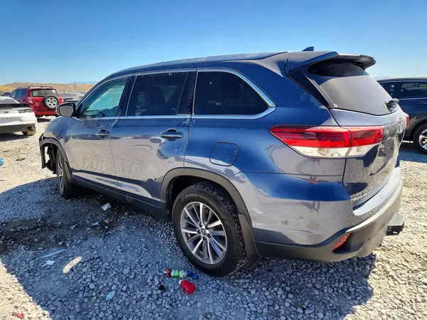 5TDJZRFH0KS981460 2019 TOYOTA HIGHLANDER - Image 2