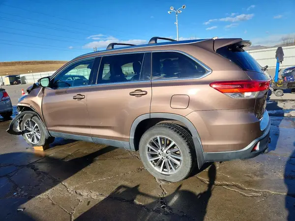 5TDJZRFH0KS985895 2019 TOYOTA HIGHLANDER - Image 2