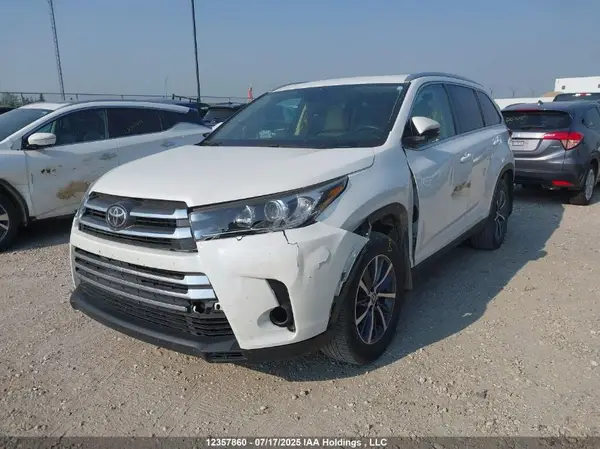 5TDJZRFH0KS989252 2019 TOYOTA HIGHLANDER - Image 2