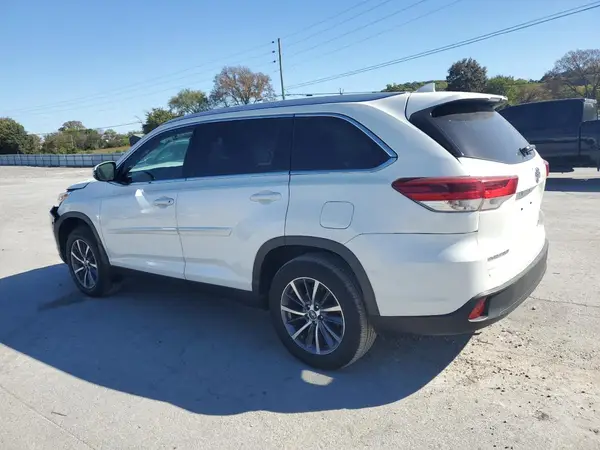 5TDJZRFH0KS997867 2019 TOYOTA HIGHLANDER - Image 2