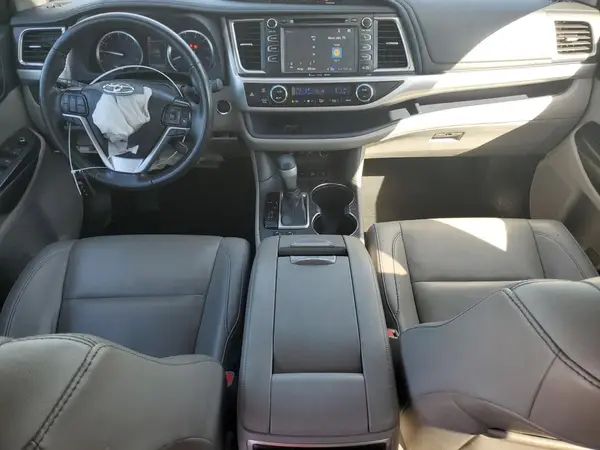 5TDJZRFH0KS997867 2019 TOYOTA HIGHLANDER - Image 8