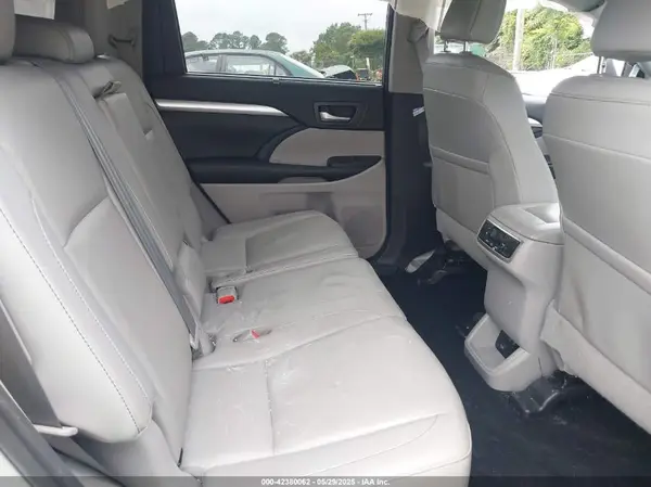 5TDJZRFH1HS358079 2017 TOYOTA HIGHLANDER - Image 8