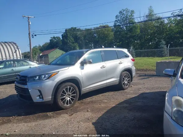 5TDJZRFH1HS359958 2017 TOYOTA HIGHLANDER - Image 2