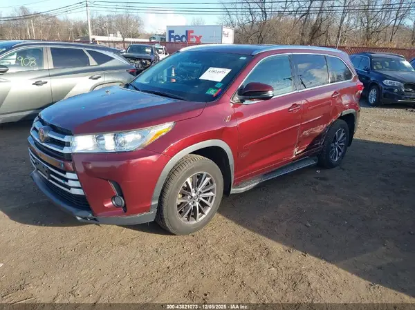 5TDJZRFH1HS362245 2017 TOYOTA HIGHLANDER - Image 2