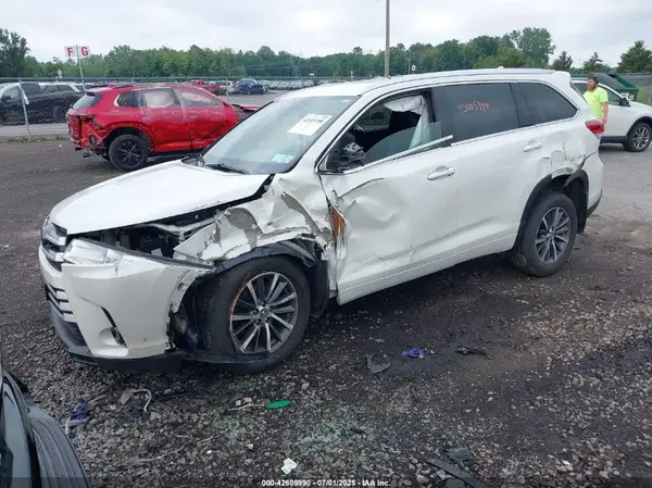 5TDJZRFH1HS362990 2017 TOYOTA HIGHLANDER - Image 2