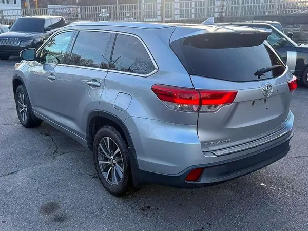 5TDJZRFH1HS363332 2017 TOYOTA HIGHLANDER - Image 2