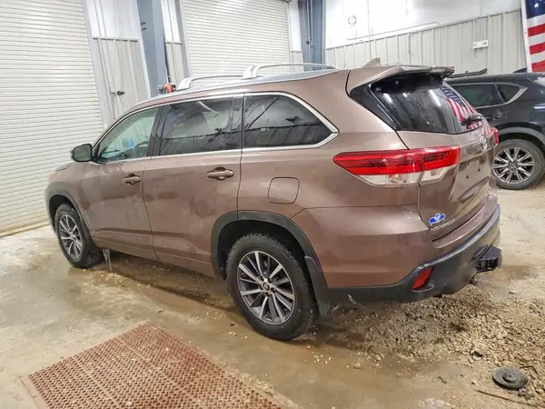 5TDJZRFH1HS365307 2017 TOYOTA HIGHLANDER - Image 2