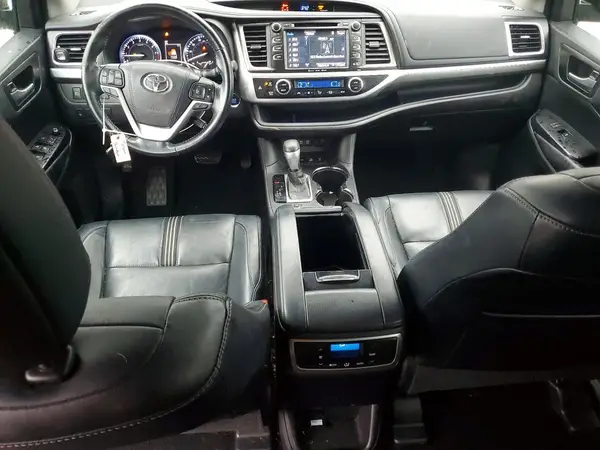5TDJZRFH1HS366831 2017 TOYOTA HIGHLANDER - Image 8