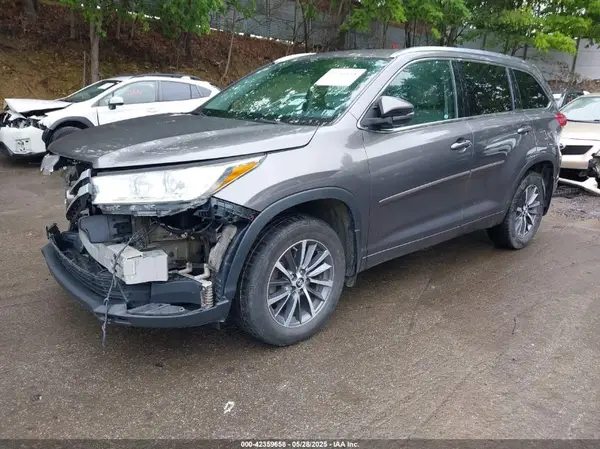 5TDJZRFH1HS368515 2017 TOYOTA HIGHLANDER - Image 2