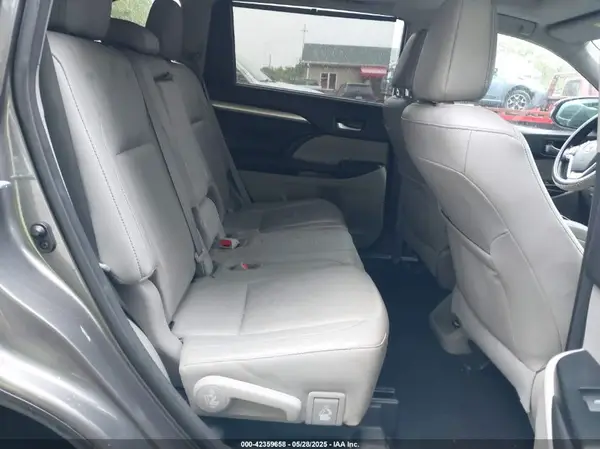 5TDJZRFH1HS368515 2017 TOYOTA HIGHLANDER - Image 8