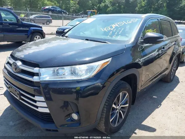 5TDJZRFH1HS372273 2017 TOYOTA HIGHLANDER - Image 2