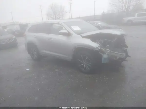 5TDJZRFH1HS372614 2017 TOYOTA HIGHLANDER - Image 1