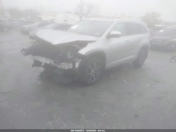 5TDJZRFH1HS372614 2017 TOYOTA HIGHLANDER - Image 2